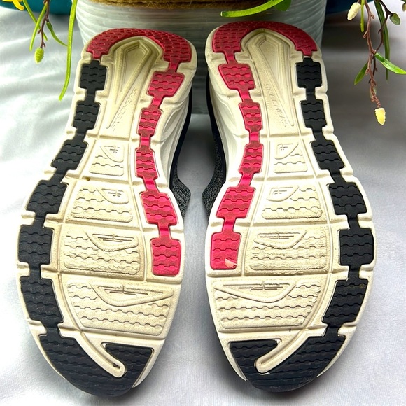 Skechers relaxed fit ,air cooled memory foam size 9.5 - Picture 8 of 12